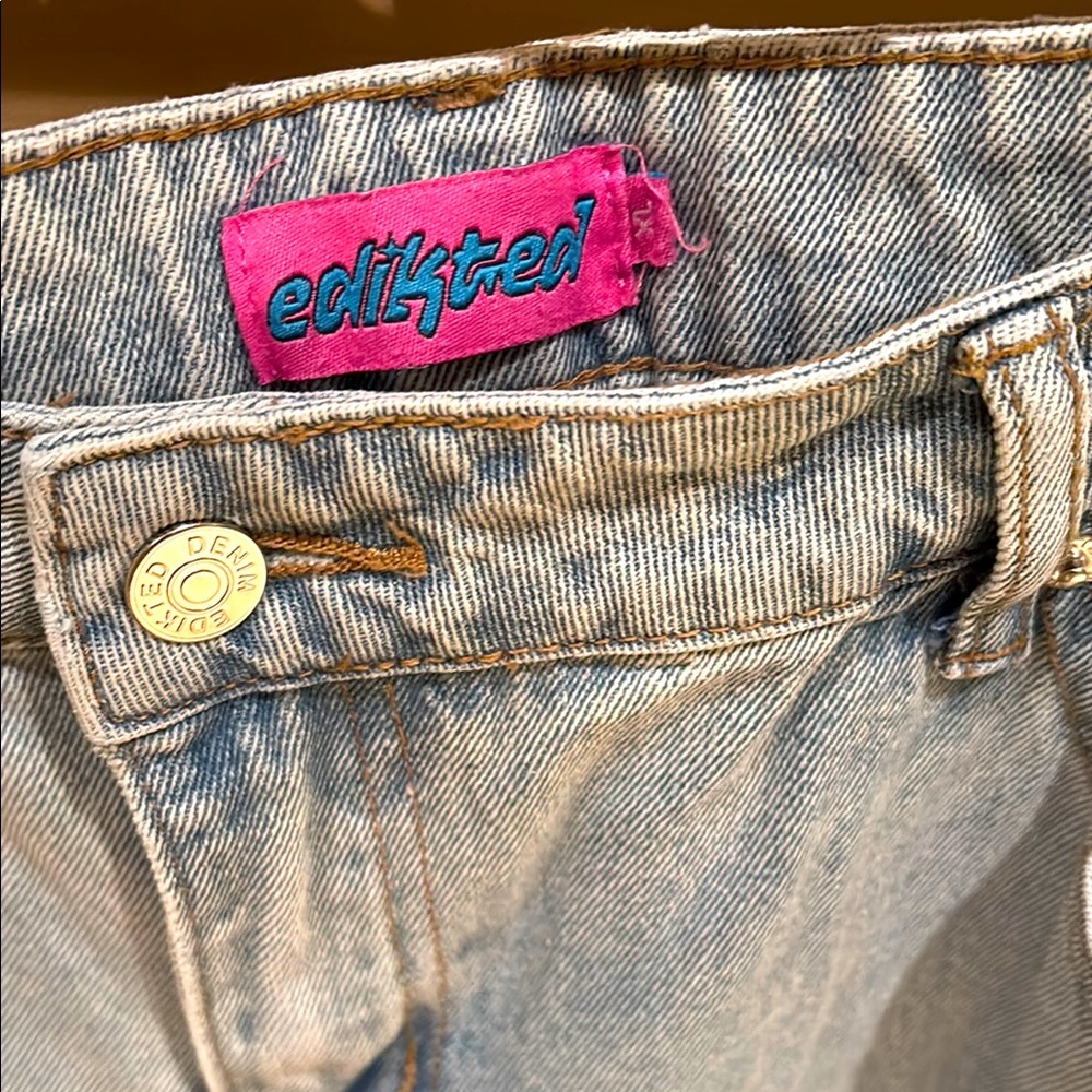 Edikted Low Rise Jeans with Pink Bows pocket design. Loose baggy fit. Gorgeous!